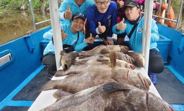 Catch report of Pontian shipwreck giant grouper fish, caught using octopus bait and heavy jig head